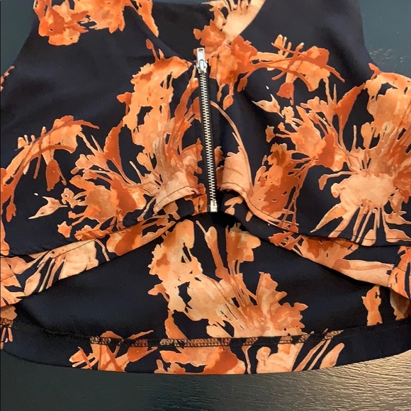 LuLu’s crop blouse M navy print zip back - Picture 7 of 9